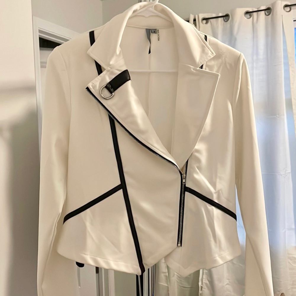 Sz M White Cropped Moto Jacket with Black Leather Piping Detail